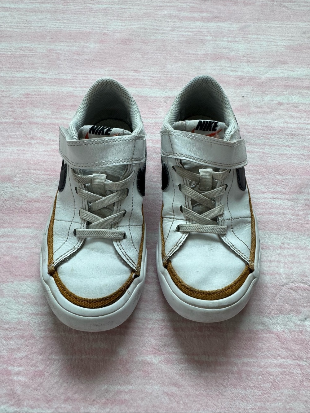 Nike Kids White and Brown Velcro Low-Top Sneakers